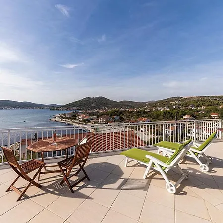 Seaview Apartment